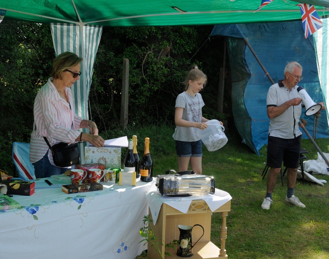 Fete 2017 Raffle being drawn by MC Norman